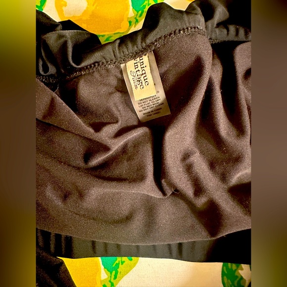 Unique Vintage Plus Size Black Ruffled Ramona Swim Top - Picture 6 of 7